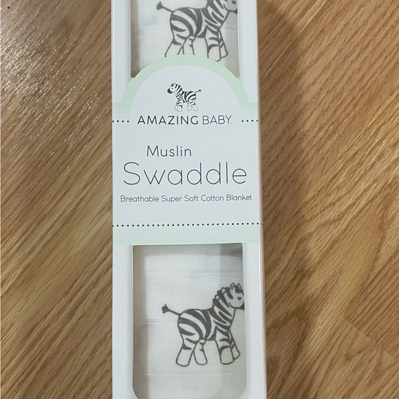 Amazing Baby Muslin Swaddle Blanket White Black Zebra - Picture 8 of 9